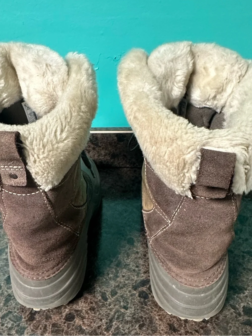 Columbia Brown and Tan Winter Snow Boots with Faux Fur Collar Women size 10